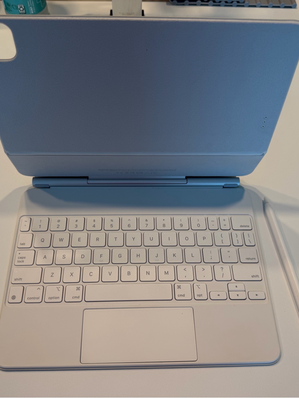 Apple Magic Keyboard Folio Case with Pencil Holder - white